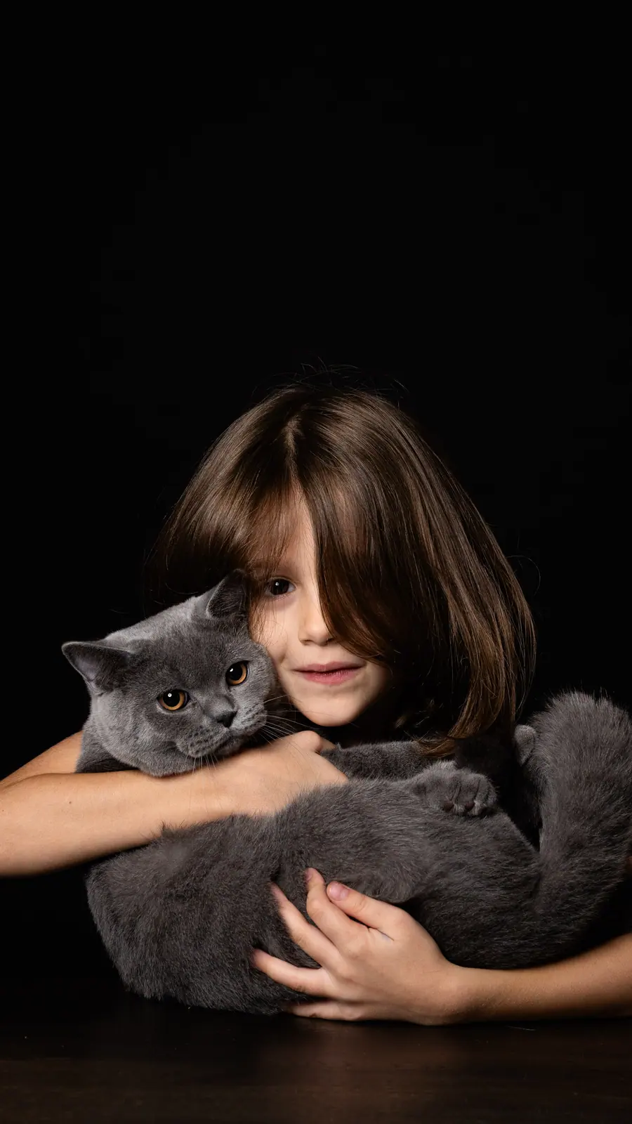 Portret editorial, cu lumină de autor, realizat în studioul Pixon din București