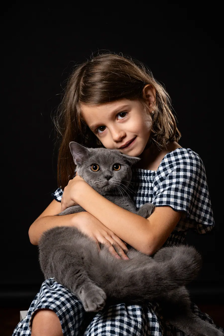 Portret editorial, cu lumină de autor, realizat în studioul Pixon din București