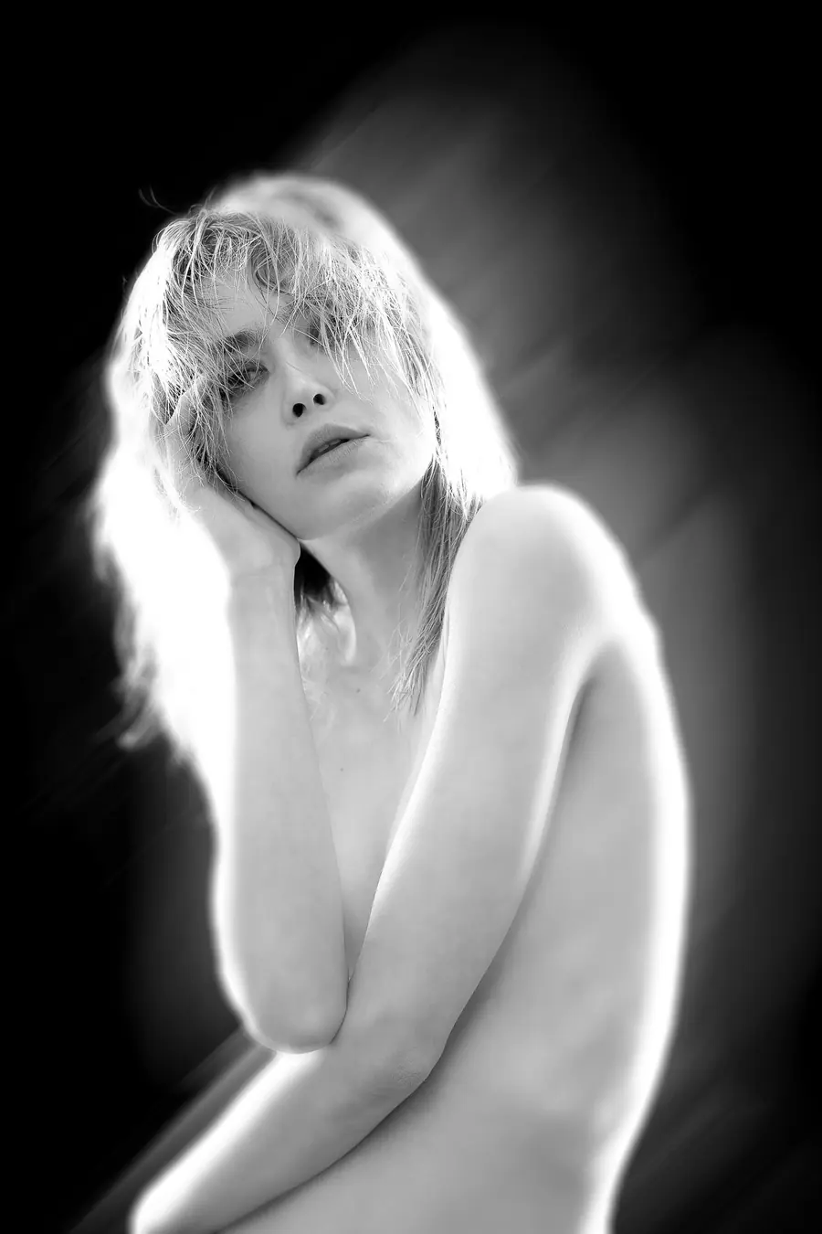 Portret editorial, cu lumină de autor, realizat în studioul Pixon din București