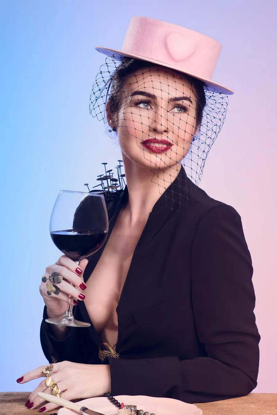 Portret editorial, cu lumină de autor, realizat în studioul Pixon din București