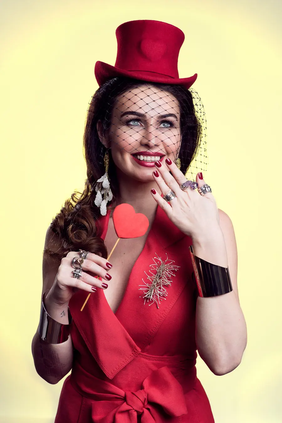 Portret editorial, cu lumină de autor, realizat în studioul Pixon din București