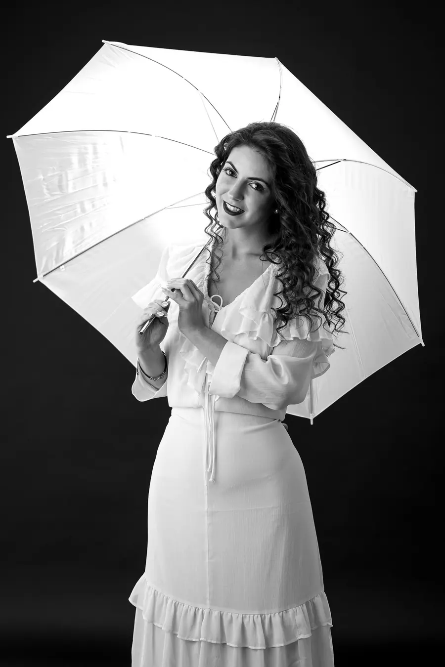 Portret editorial, cu lumină de autor, realizat în studioul Pixon din București