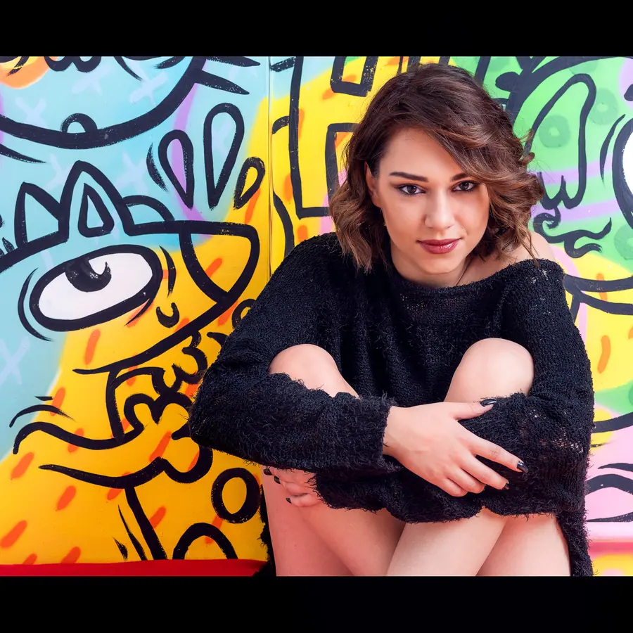 Portret editorial, cu lumină de autor, realizat în studioul Pixon din București