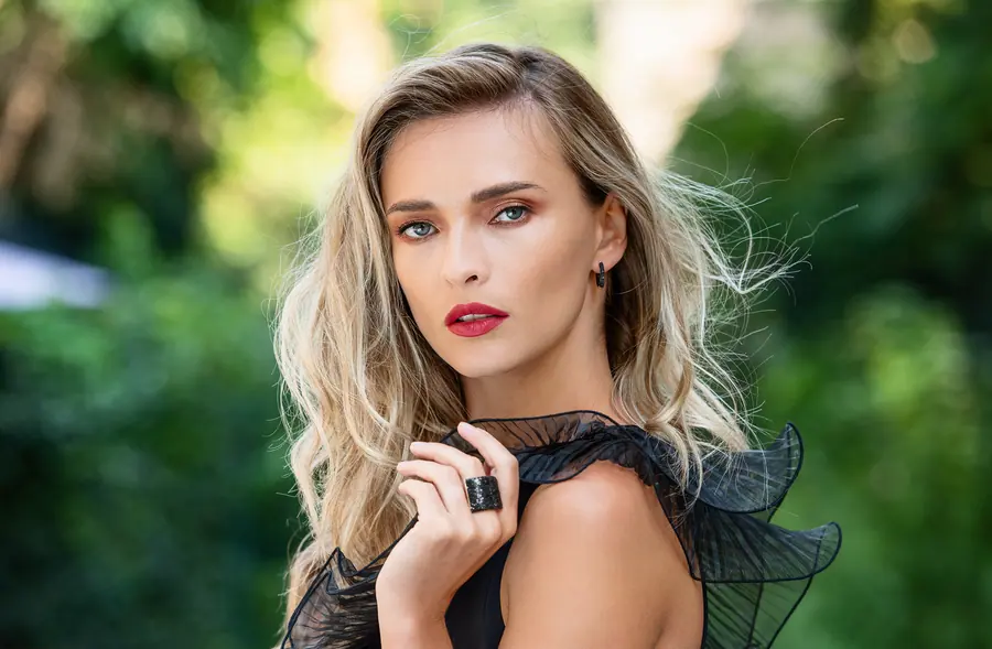 Fotografie fashion de produs, realizată în studioul Pixon din București